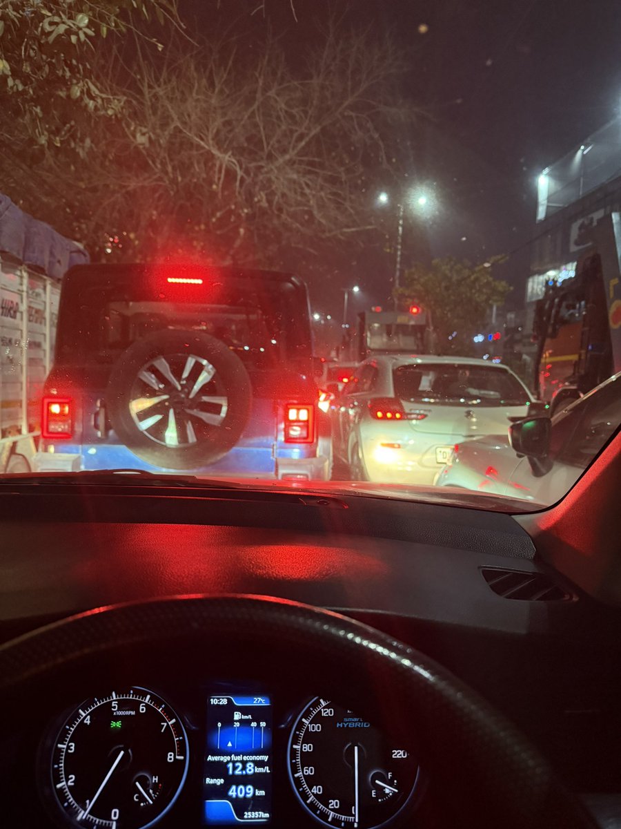 kapur_ss's tweet photo. @dtptraffic @LtGovDelhi heavy jam Najafgarh road near DLF Moti Nagar and Haldiram mow kindly clear n help https://t.co/ZzY8TfYxNW
