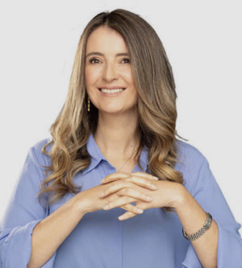 Si el amor por el país y la 𝗴𝗮𝗹𝗹𝗮𝗿𝗱𝗶̄𝗮 existe <a href="/PalomaValenciaL/">Paloma Valencia L</a>  será nuestra próxima Presidente de Colombia.