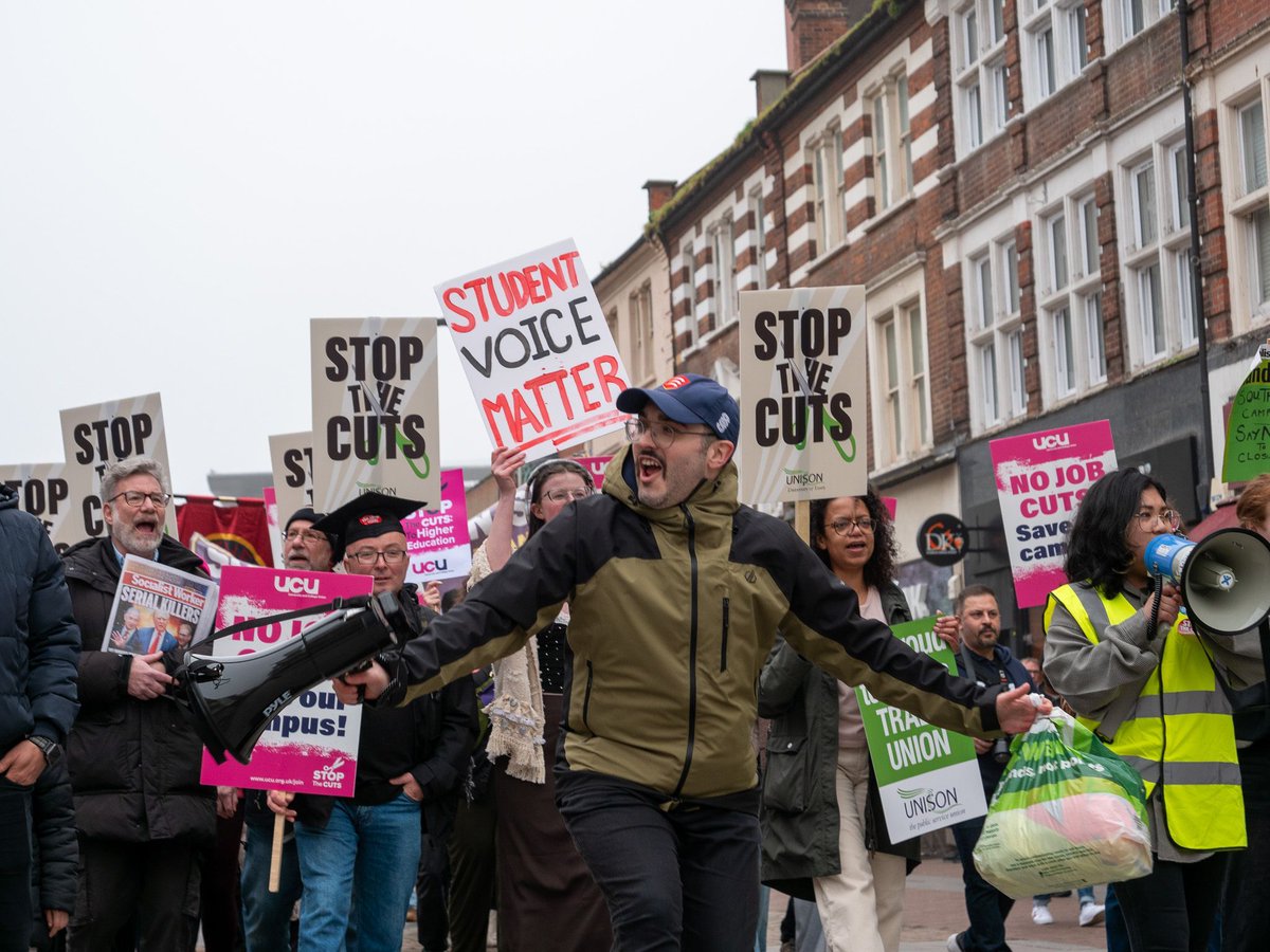 UNISONEastern's tweet photo. 🎶  Our jobs, your city 🎶

Fantastic march through Southend yesterday with everyone clear south Essex needs a university.

❌️   Stop the cuts
✅️  Save Southend campus https://t.co/JbMJXTcatb