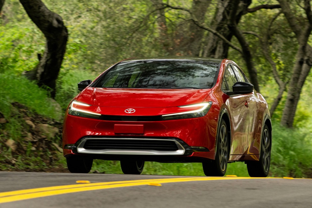 CarGurus tweet media