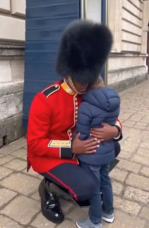 The King's Guard, famous for never moving, just knelt and broke all the rules.

The 6-year-old boy, Tom, had been waiting all day for this moment. His dad had promised him he’d see the "real-life toy soldiers." But in the massive London crowd, Tom got separated from his parents.