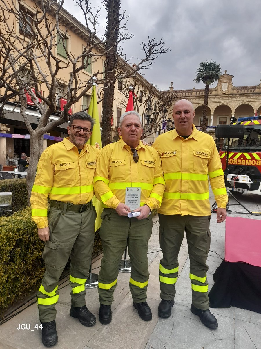 Plan_INFOCA's tweet image. La @dipgra nos  entregó hoy en el @AytodeGuadix un reconocimiento al trabajo desarrollado por #EMAINFOCA en los temporales de #Enero y #Febrero de de este año. Reconocimiento compartido entre los compañeros de la #BRICA y el resto del #OperativoProvincial. #MuchasGracias