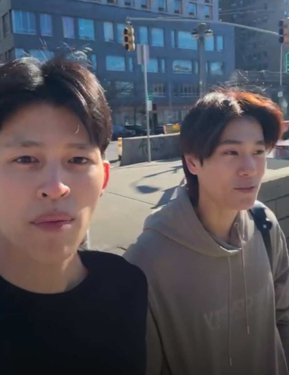 ปากเรียกเพื่อนอย่างนั้น เพื่อนอย่างนี้ แต่ทำตัวเหมือนแฟนกันมาก คือพวกนางจะรู้ตัวกี่โมง จะรู้ตัวได้หรือยังว่าสิ่งที่ทำด้วยกัน โคตรแฟน เลย😭😭😭😭😭😭😭😭😭😭