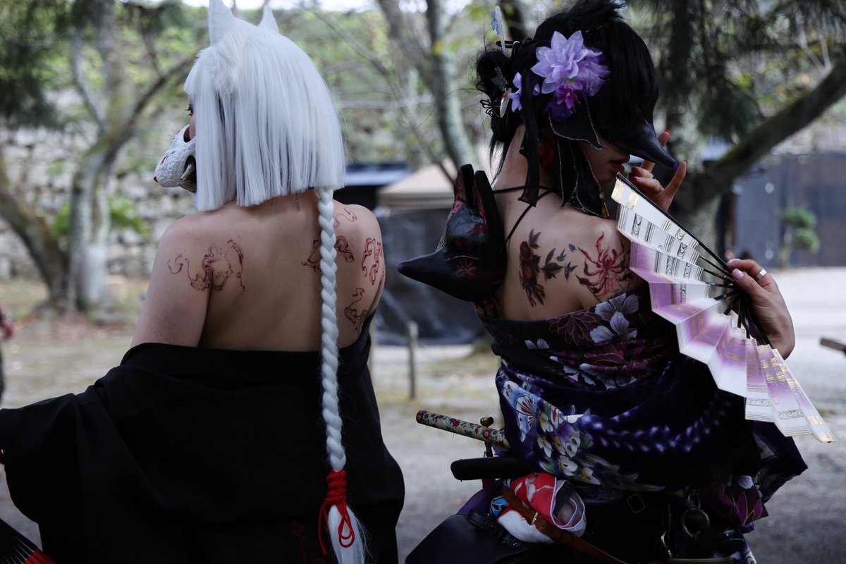 背中合わせ

狐:ぺぇすた様<a href="/pesta201/">ぺぇすた</a> 
　あてし

📷　すざり〜紫様<a href="/suzari_purple/">すざり～紫</a> 

#會津白狐伝説
#會津十楽