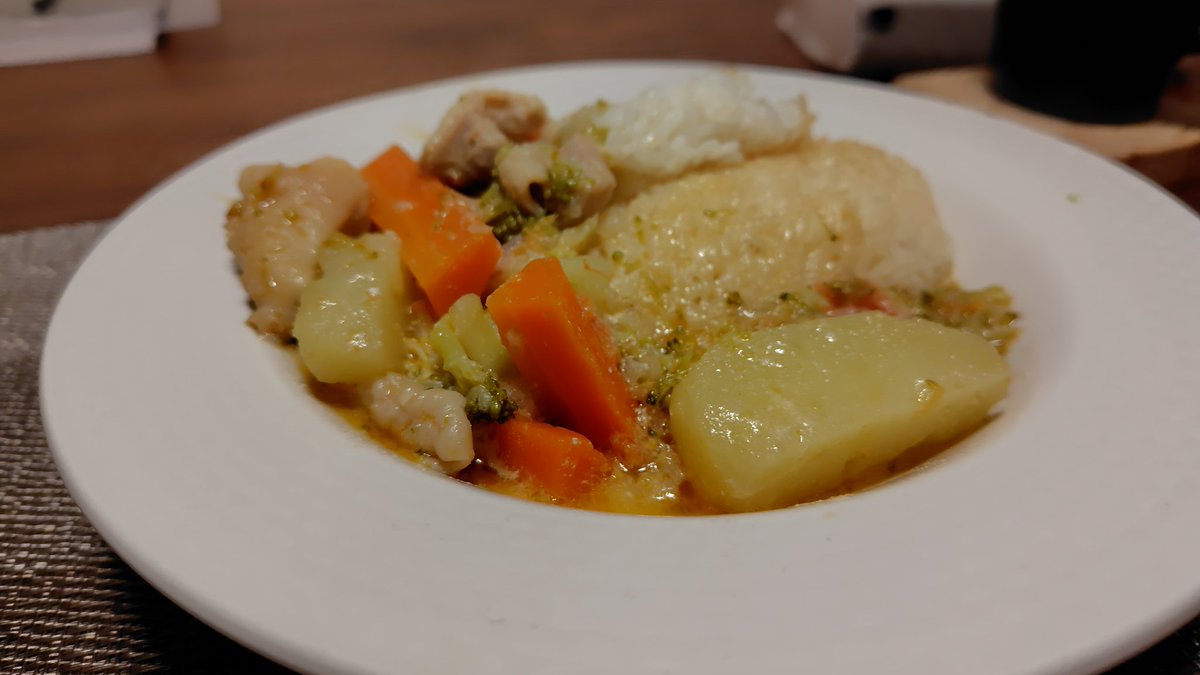 happycooktv's tweet photo. カレー作るはずがスパイス入れ忘れた https://t.co/mDm3dpovUW