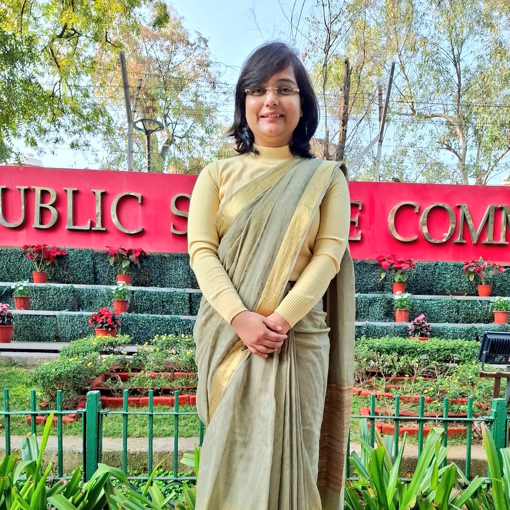 UPSC में 301 रैंक के साथ सफलता प्राप्त करने और झूठ को बेनकाब करने के लिए बहुत बहुत बधाई हो आकांक्षा जी।