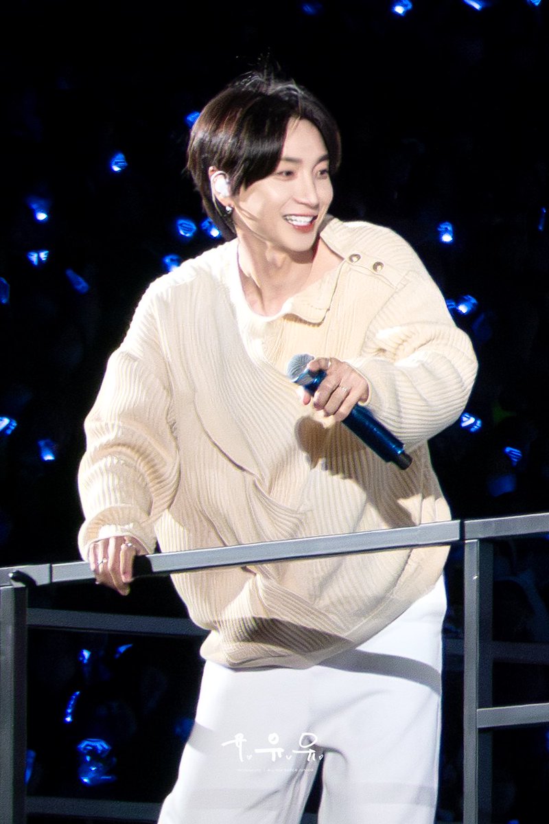 gyugyucute1106's tweet photo. 260307 슈퍼쇼10 사이타마

영화 주인공 같은 만남 🌬️

#SUPERJUNIOR 
#LEETEUK #이특 
@special1004 
#SUPERSHOW10 #SUPERSHOW10inJAPAN https://t.co/72A0CFMswJ