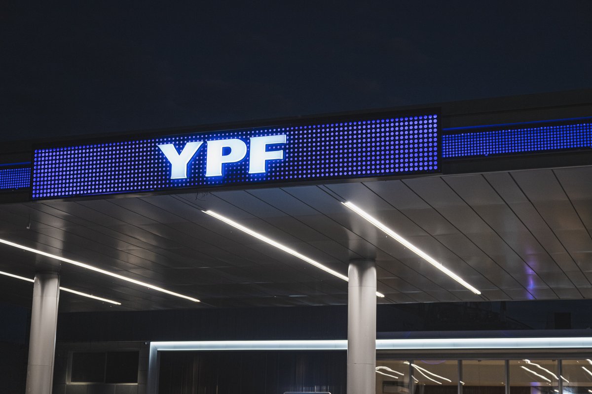 HoracioMarin_ok's tweet photo. COMPROMISO HONESTO CON LOS CONSUMIDORES

Entiendo la incertidumbre que genera la volatilidad del precio internacional del petróleo, por eso creo importante reafirmar nuestra posición.

@YPFoficial no va generar cimbronazos en los precios de los combustibles, somos prudentes y estamos honrando nuestro compromiso honesto con los consumidores.

Trabajamos con una estrategia de micropricing para ir analizando los precios día a día, semana a semana y mediante el sistema de moving average podremos atenuar picos de aumento y bajas dando mayor previsibilidad a los consumidores, teniendo un precio más estable. 

La volatilidad y la incertidumbre no genera valor real sino especulación de corto plazo y nosotros buscamos ser confiables en el tiempo.

#YPF #EnergíaArgentina #YPFClaseMundial