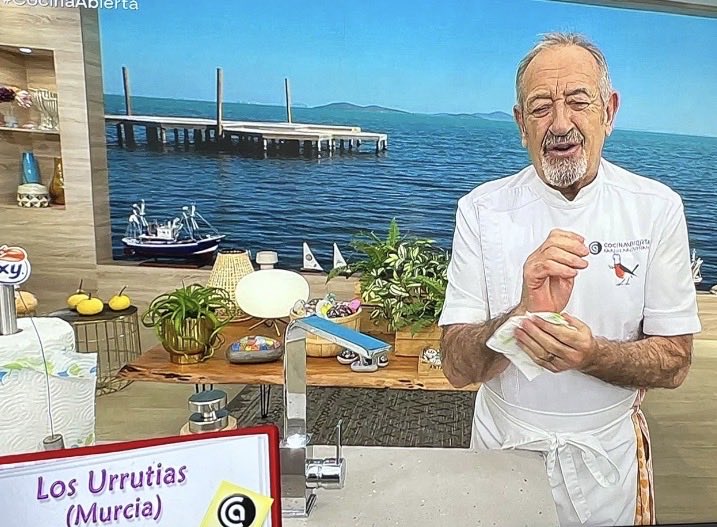 <a href="/atresmediacom/">Atresmedia Comunicación</a> <a href="/A3Noticias/">Antena 3 Noticias</a> <a href="/antena3com/">Antena 3</a> <a href="/karguinano/">Karlos Arguiñano</a> #LosUrrutias es una playa de #Cartagena, Murcia no tiene playa ni el que pone los rótulos cultura <a href="/AytoCartagenaES/">Ayuntamiento de Cartagena</a> <a href="/HOSTECAR/">HOSTECAR</a> <a href="/carlosalcaraz/">Carlos Alcaraz</a> <a href="/paconadal/">Paco Nadal</a> <a href="/josemariaolmo/">José María Olmo</a>