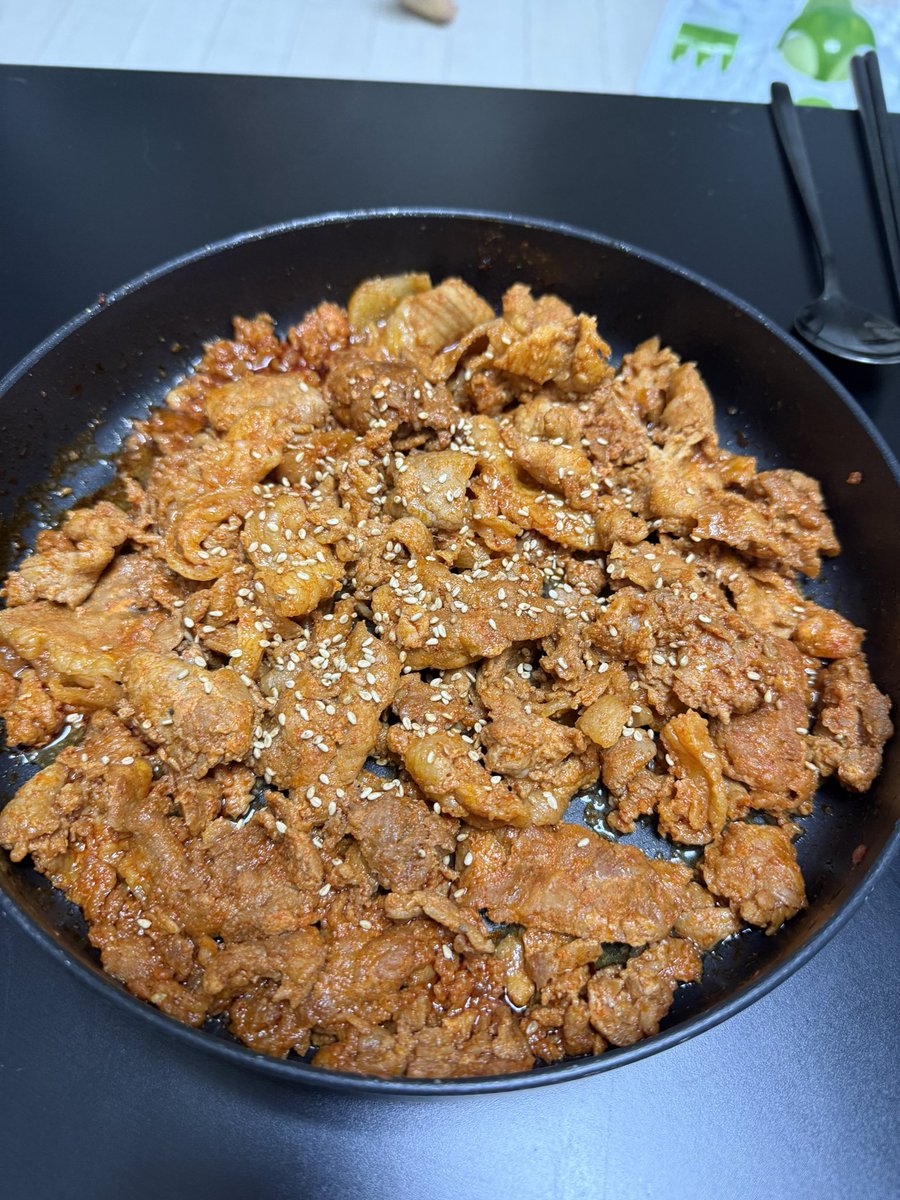 비마트 꿀템인데요
제육 하기 귀찮을때 사서 
볶기만 하면되서 아주 간편해요
누린내도 안나고 맛도 괜찮아요👍