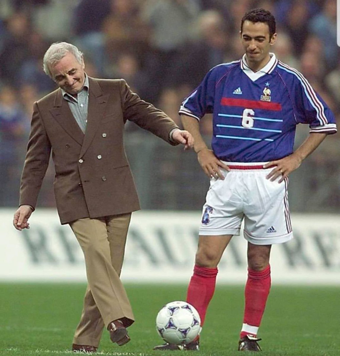 ArmenieFootball's tweet photo. 🇦🇲
La légende Youri Djorkaeff 🇫🇷🇦🇲 fête ses 58 ans aujourd’hui.

On lui souhaite un joyeux anniversaire ! 🙏🏼❤️

#Djorkaeff https://t.co/AZsD2NchAe