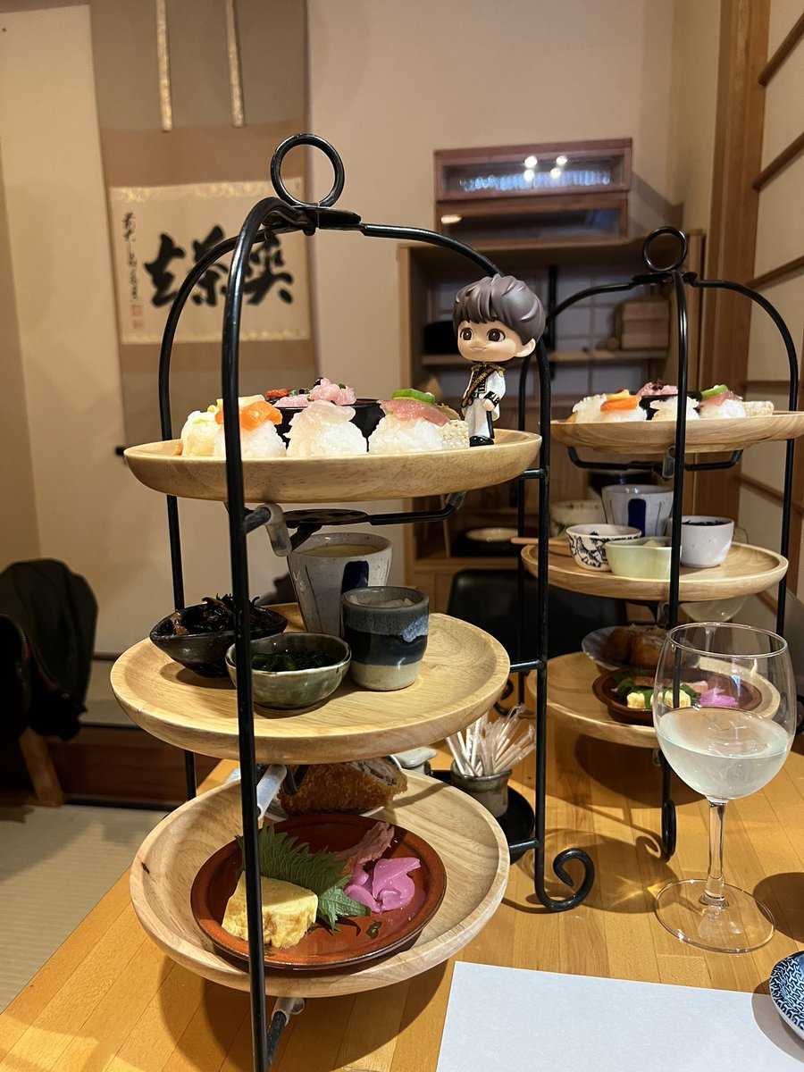 Orange_Taiyou's tweet photo. アフヌンやケーキ屋さんも寄ってみた。アフヌン美味しかったな(有岡くんは食べてなかったけど) https://t.co/q9xNXAobR4