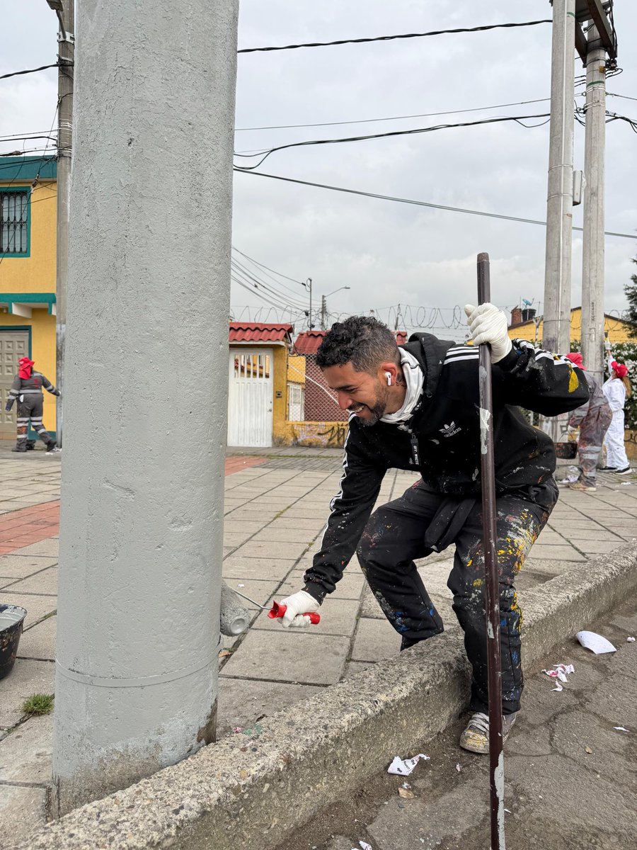 MiEspacioesBog's tweet image. 📍Parque Banderas – Kennedy
#TransformACCIÓN 2.0 

Liderados por @Bogota, realizamos labores de limpieza, pintura y recuperación del entorno, devolviéndole el orden y el cuidado a este sector tan importante de la ciudad. 
Seguimos recuperando lo que es de todos. #AquíSíPasa