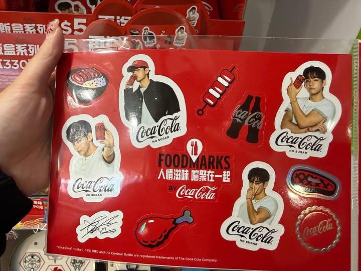 #Taehyung's Coca-Cola campaign in HongKong has opened on the market ~🏪🇭🇰

#태형 #V #TaehyungxCocaCola
#VxCocaCola #VxCocaColaZero