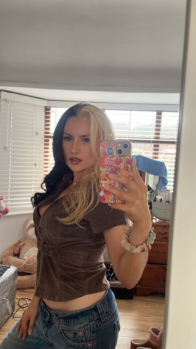 emi martinez’ #1 fan tweet media