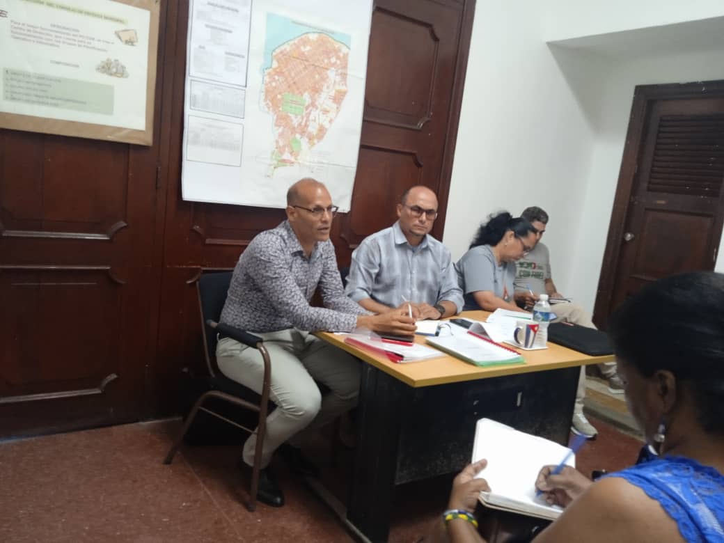 Roilancu1's tweet photo. En #PlazadelaRevolución puntualizamos las principales tareas, misiones y procesos de la semana.
La Defensa de la Patria y la atención a servicios vitales de la población en el centro de nuestra atención.
Múltiples actividades culturales. 
#PlazaEnElCorazón 
#CubaEstáFirme https://t.co/R9Uxj1Q9qG