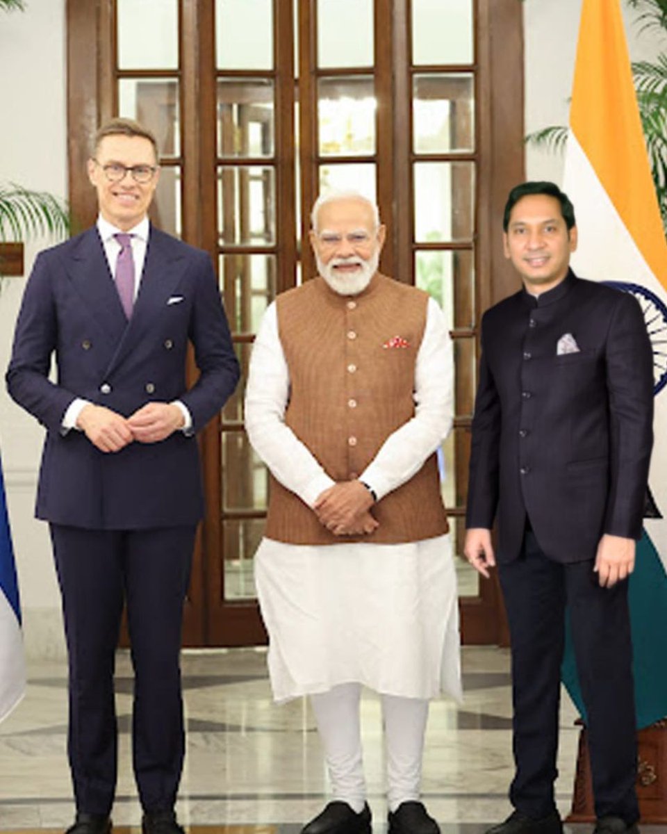 dryogeshjadhav's tweet image. भारताचे पंतप्रधान @narendramodi आणि फिनलंडचे राष्ट्राध्यक्ष @alexstubb  यांच्यात 'हैदराबाद हाऊस'मध्ये अनेक सामंजस्य करार करण्यात आले. यानिमित्त आयोजित स्नेहभोजन समारंभात पुढारी माध्यम समूहाचे चेअरमन डॉ. योगेश जाधव खास अतिथी म्हणून उपस्थित होते. #yogeshjadhav #pudhari