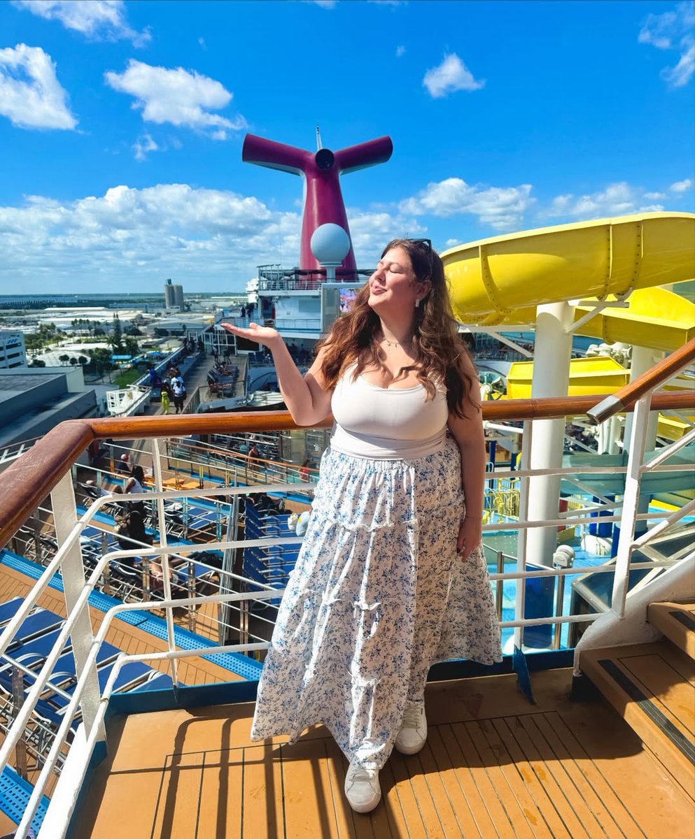 Carnival Cruise Line tweet media