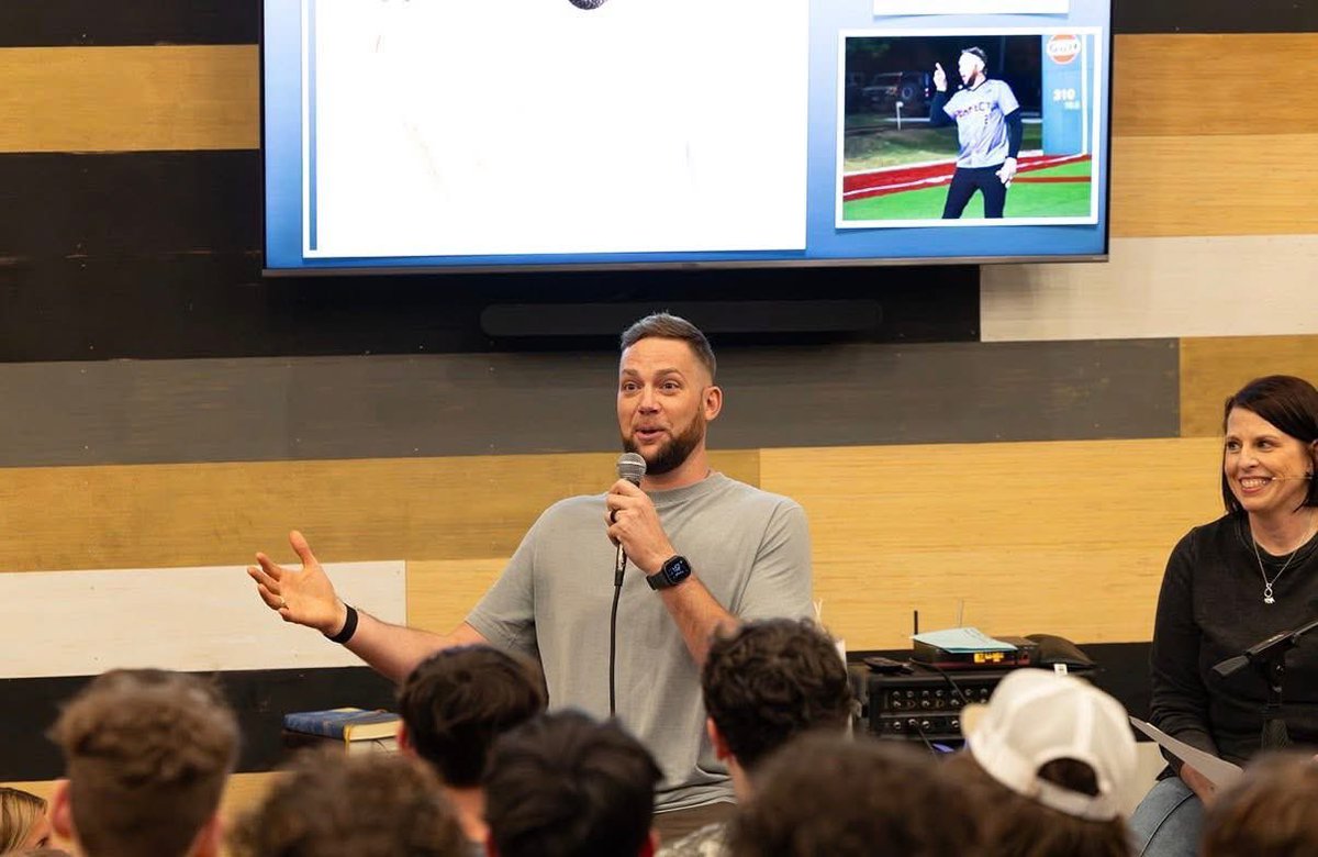 homerunranch's tweet image. Looked who stopped by!
Totally blessed to have Cody from @DudePerfect here last night to be our guest speaker. We had a record, 190 high school students here to learn from him. It was an incredible night!

#youthministry
#studentministry
#makingmemories
#dudeperfect