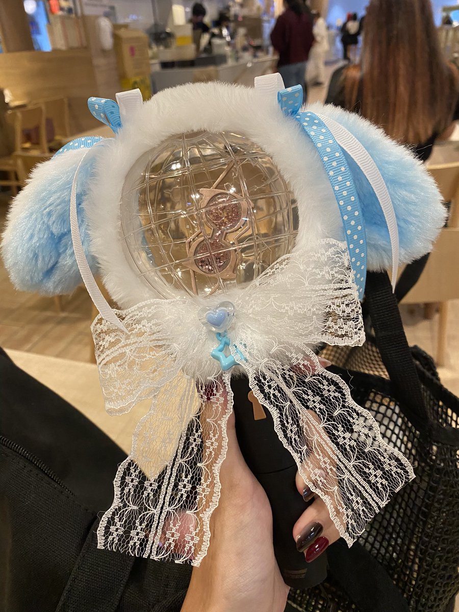 Pinpunyak's tweet photo. [พร้อมส่ง/ส่งต่อ] ปล่อยแท่งไฟ lightiny ver.1

🛒: ver.1 | 850฿ รวมส่ง (ของครบ)
มีกล่อง สายห้อย ไฟติด แถมหูคลุมตามรูป

📌 DM ดูรูปภาพเพิ่มเติม!
#ตลาดนัดATEEZ #ตลาดนัดเอทีซ https://t.co/G04HqnDFTC