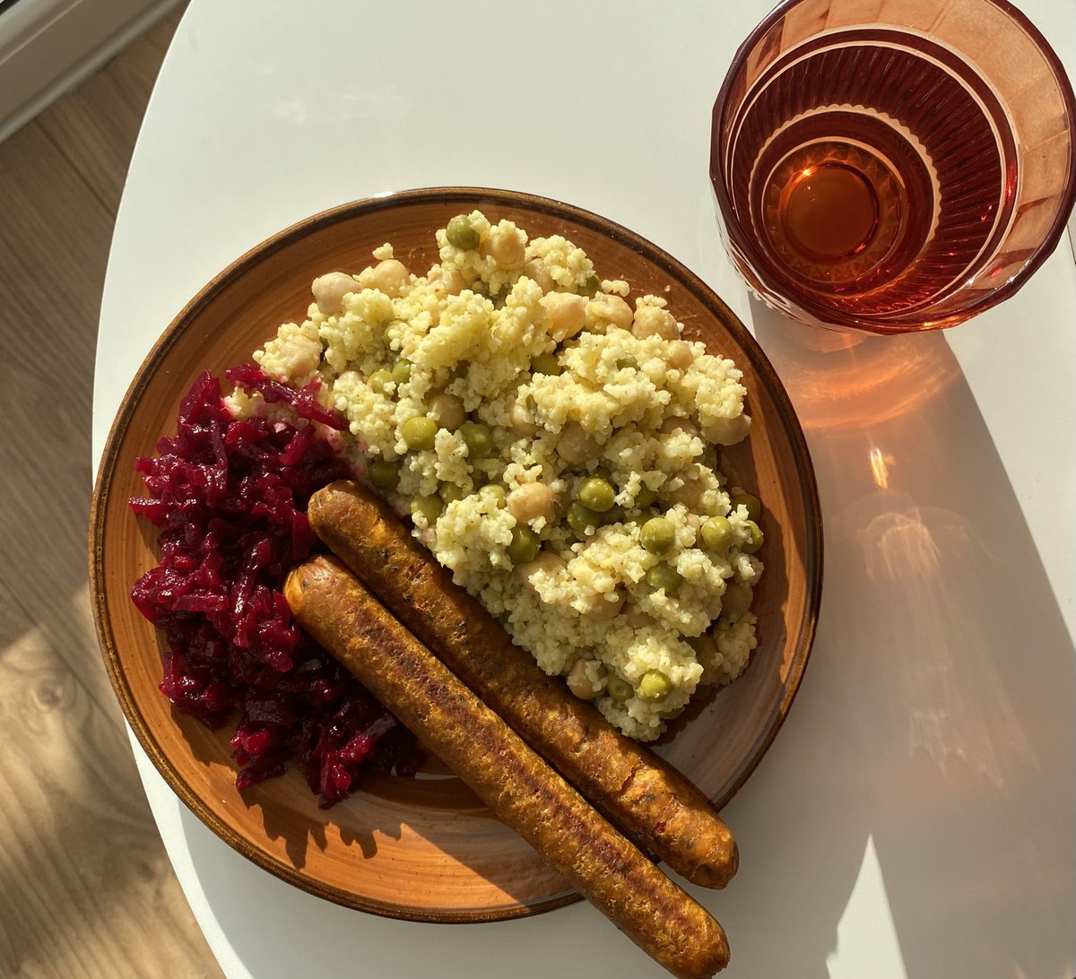 bunnyyyliz's tweet photo. dinner 
(those are veggie sausages) https://t.co/ETXjsnDMYW