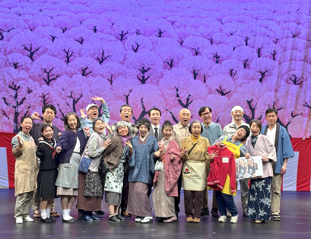 hiroko_matsum's tweet photo. 『やっとかめ探偵団』

遅ればせながら、おかげさまで千穐楽を終えることが出来ました！

平成8年に初演、数々の(大変だった)伝説を先輩方から聞いてきた作品に、自分が出演出来る日が来るなんて・・・！

ご来場、応援してくださった皆さま。
ありがとうございました！！

 #やっとかめ探偵団
#劇座 https://t.co/ONAr3uzU4r