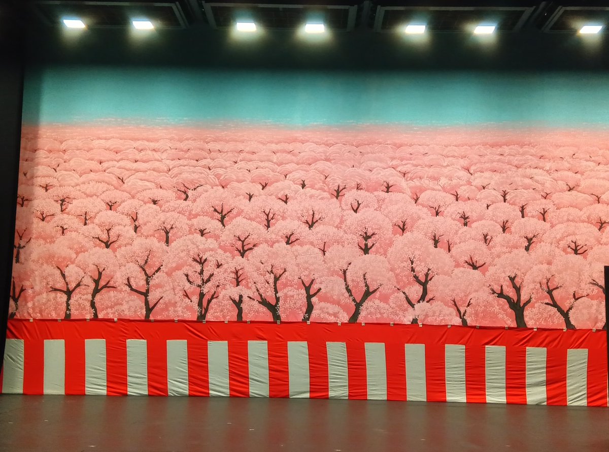 hiroko_matsum's tweet photo. 『やっとかめ探偵団』

遅ればせながら、おかげさまで千穐楽を終えることが出来ました！

平成8年に初演、数々の(大変だった)伝説を先輩方から聞いてきた作品に、自分が出演出来る日が来るなんて・・・！

ご来場、応援してくださった皆さま。
ありがとうございました！！

 #やっとかめ探偵団
#劇座 https://t.co/ONAr3uzU4r