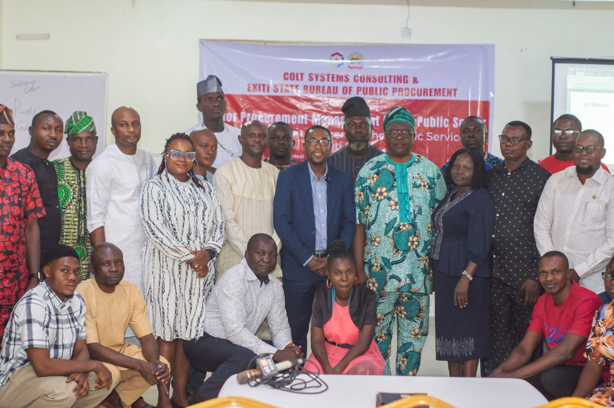 Ekitibpp's tweet photo. The Chairman of Ifeloju LCDA, Ilupeju-Ekiti, Mr. Olushola Oniyelo, has inaugurated a series of developmental projects across communities in the area with commitment to delivering people-oriented initiatives that will improve the living standard of the people at the grassroots. https://t.co/DjMZa7jjKp