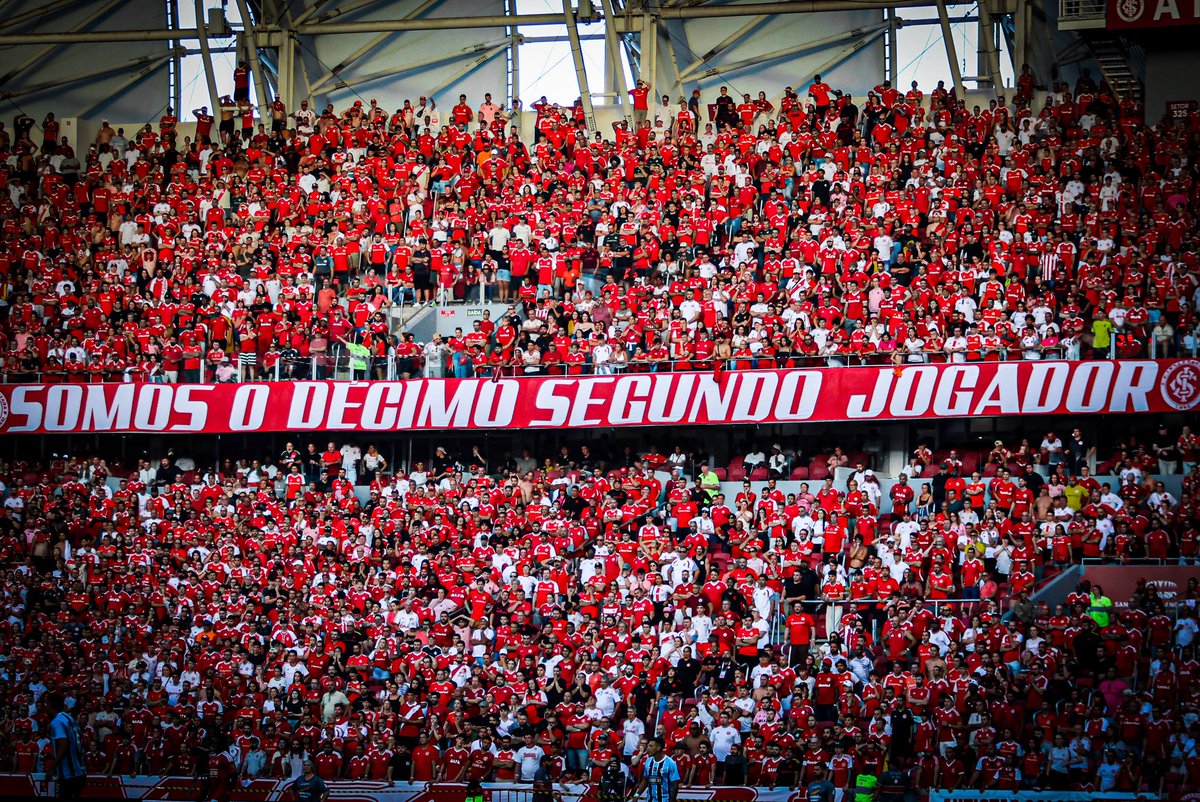 SCInternacional's tweet photo. Colorados e coloradas, obrigado pelo apoio incondicional.

A presença, a força e a torcida de vocês sempre serão fundamentais para o Inter. O Clube tem orgulho do seu Povo.

Seguimos juntos, com união e trabalho, para superar os desafios que estão pela frente. O futebol tem seus caminhos e nem sempre eles refletem tudo o que se constrói dentro de campo, mas a nossa caminhada continua.

Juntos, sempre mais fortes. ❤️🇦🇹

📸 Ricardo Duarte e Filipe Maciel