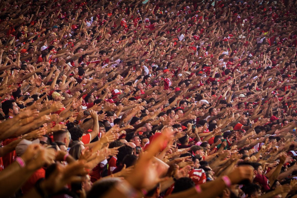 SCInternacional's tweet photo. Colorados e coloradas, obrigado pelo apoio incondicional.

A presença, a força e a torcida de vocês sempre serão fundamentais para o Inter. O Clube tem orgulho do seu Povo.

Seguimos juntos, com união e trabalho, para superar os desafios que estão pela frente. O futebol tem seus caminhos e nem sempre eles refletem tudo o que se constrói dentro de campo, mas a nossa caminhada continua.

Juntos, sempre mais fortes. ❤️🇦🇹

📸 Ricardo Duarte e Filipe Maciel