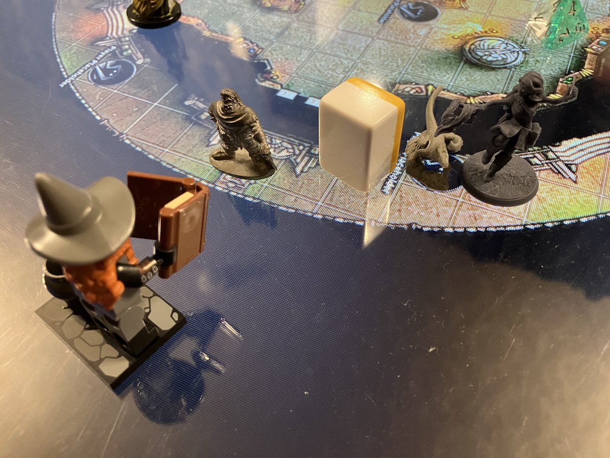 ken_kagurazaka's tweet photo. モノドラコさんでD&amp;D第5版【Planescape （公式）】に参加、
謎の世界をウロウロと探索中、今日は◯◯い◯◯に追われる◯◯を助け様と皆で知恵を絞り悩むも逃走される・・。探索の歩みは一歩？進む。
DM及び同卓の皆様ありがとうございました。
次回も楽しみです。 https://t.co/2aIjz2Vv4m