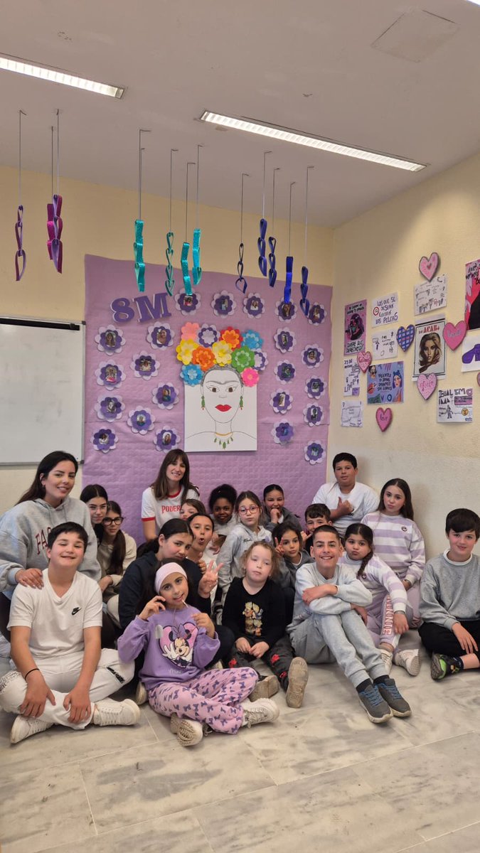 ASOCIACIONRUTAS's tweet photo. El viernes en Centro Abierto celebramos el #8M con una manualidades dedicada a una mujer importante en sus vidas. Muchos eligieron a sus madres nuestras primeras referentes están en casa 💜 #CaixaProinfancia @FundlaCaixa https://t.co/f43mpnJVfN