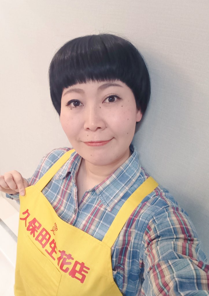 hiroko_matsum's tweet photo. 『やっとかめ探偵団』

花屋のさっちゃんこと、久保田 幸子を演じさせていただきました。
なんちゃって名古屋弁しか喋れない、普段は「〜やんやん」言ってる、三重県出身の私に
ネイティブ名古屋弁を叩き込んでくださった先輩方に感謝😭✨

 #やっとかめ探偵団
#劇座 https://t.co/5WEON2Tf1s