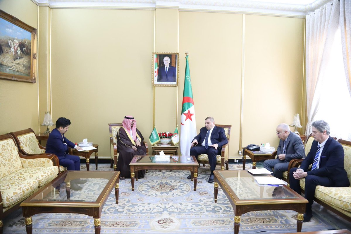 dzembksa's tweet photo. التقى سفير #خادم_الحرمين_الشريفين  د. عبدالله بن ناصر البصيري @bussairy_ بمعالي الأستاذ/ لطفي بوجمعة وزير العدل حافظ الأختام ، وجرى خلال اللقاء استعراض العلاقات الثنائية في المجال العدلي والقضائي والموضوعات ذات الاهتمام المشترك بين البلدين الشقيقين.🇸🇦🇩🇿 https://t.co/l0msV8qYQn