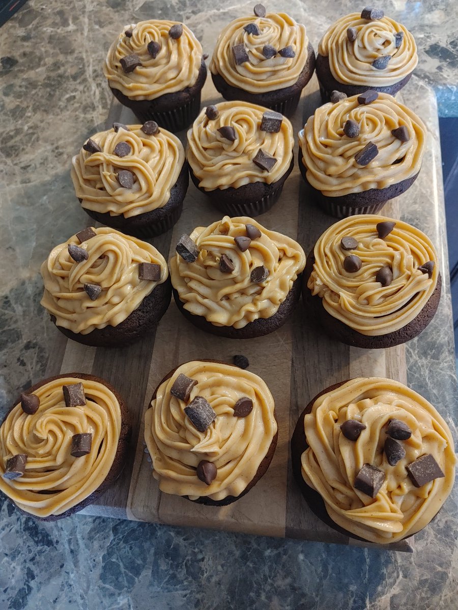 sharonledwith's tweet image. Planning a party this spring? A bridal or baby shower? A bake sale or book club? What about an upcoming holiday? Everybody loves cupcakes, so drop by for a tasty recipe and a glimpse of my YA book series... sharonledwith.blogspot.com/2026/03/the-pa… #cupcakes #recipe #yalit #IARTG