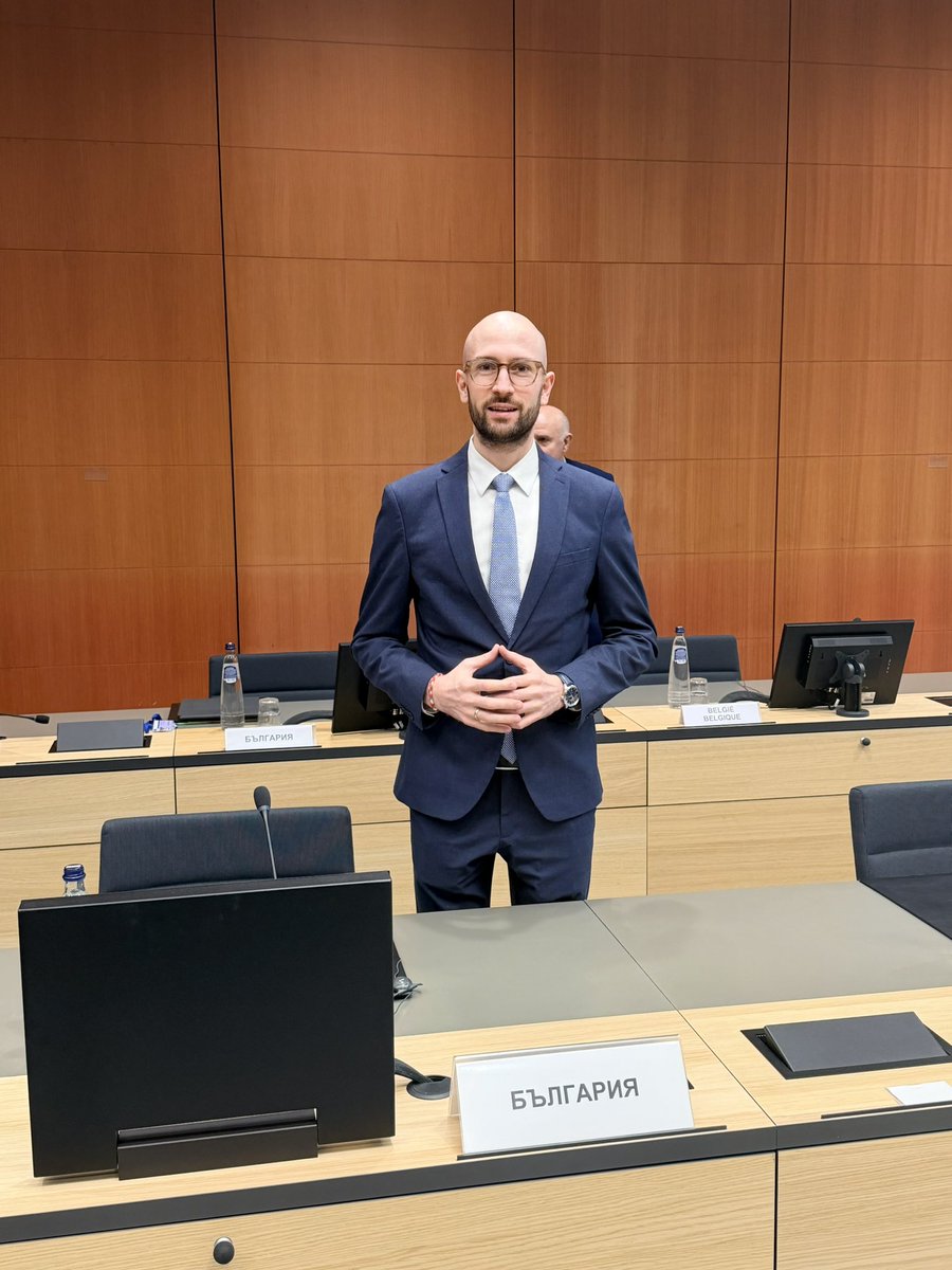 BGPermRepEU's tweet image. 🇧🇬 Finance Minister Georgi Klissurski attends today’s Eurogroup meeting in Brussels.

Agenda highlights:
💶 Macroeconomic developments in the euro area
📈 Energy prices and their impact on the euro area economy

#Eurogroup #EUeconomy #Brussels