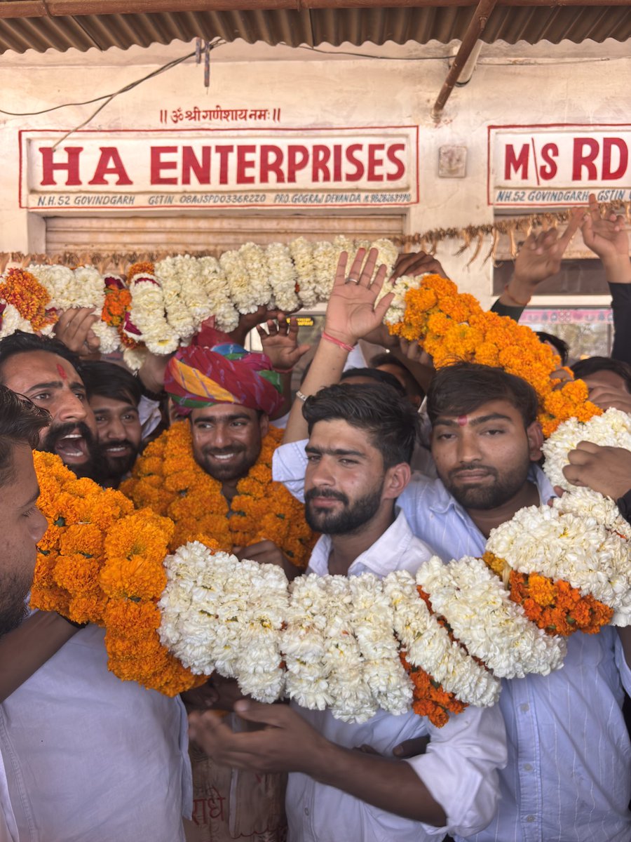 DevendaSanjay's tweet photo. 📍गोविंदगढ, कार्यालय H A enterprises, इंडियन ऑयल पेट्रोल पंप के पास @nsui के नवनियुक्त राष्ट्रीय अध्यक्ष बड़े भाई @VinodJakharIN जी का युवा साथियो के साथ स्वागत एव अभिनंदन 🎉🎉
#vinodjakhar #nsuiindia
#sanjaydevendansui
#sanjaydevendakaladeracollege https://t.co/OqBdOZZ6X7