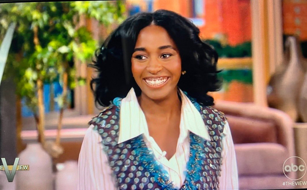 Daily Ayo Edebiri tweet media