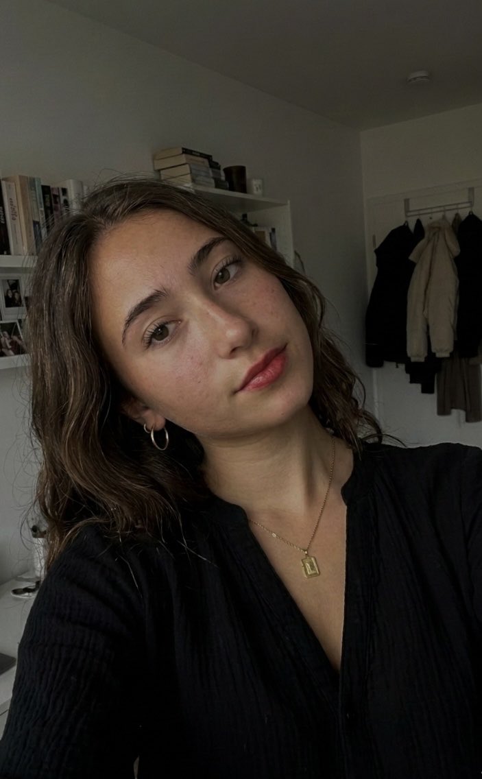 EmmaaaAbt's tweet photo. qui pour faire l’atm ? #moneyslave #sois #atm https://t.co/1ILiIULDDK