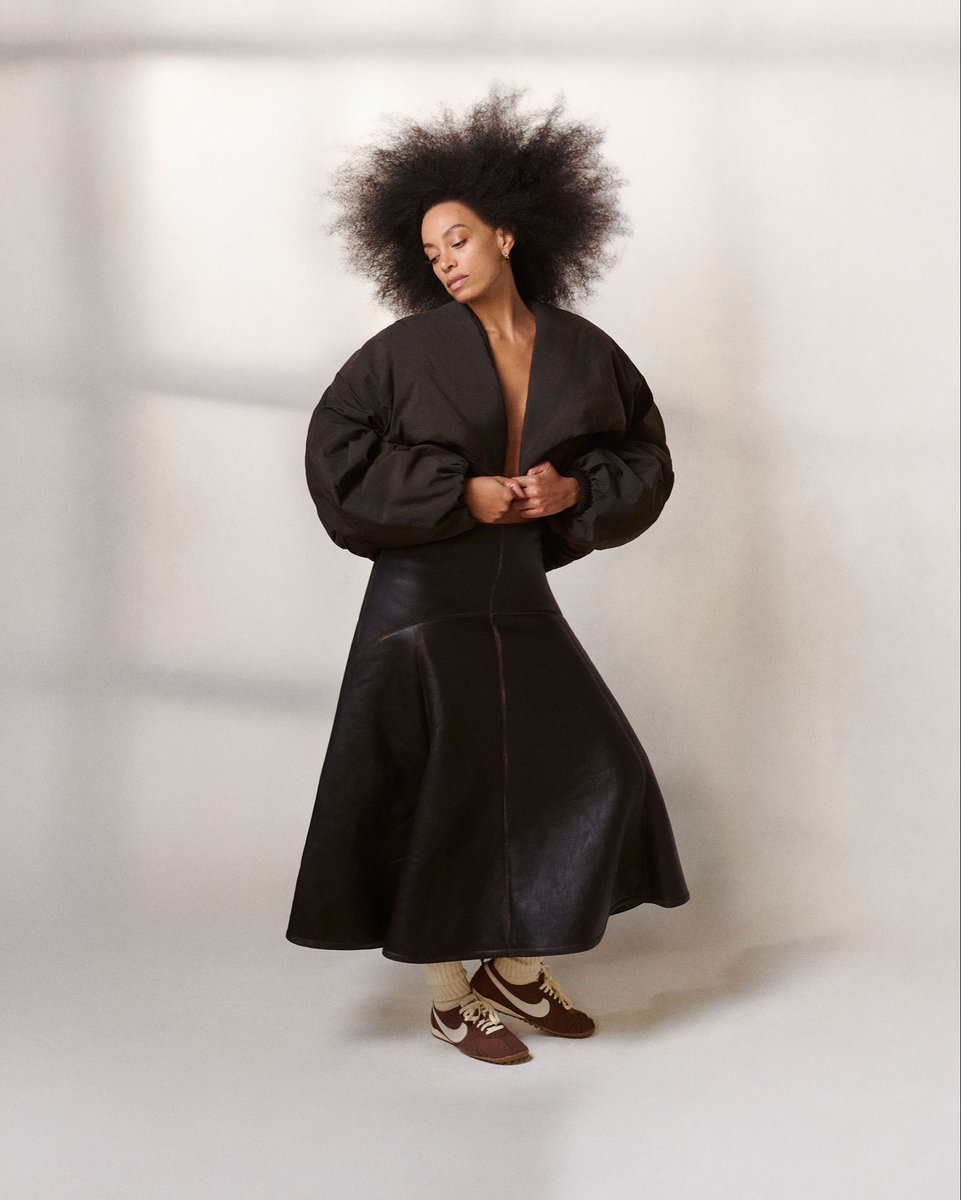 solangehourly's tweet photo. Solange for the Jacquemus x Nike Moon Shoe campaign🤎 https://t.co/NxxCYu352P