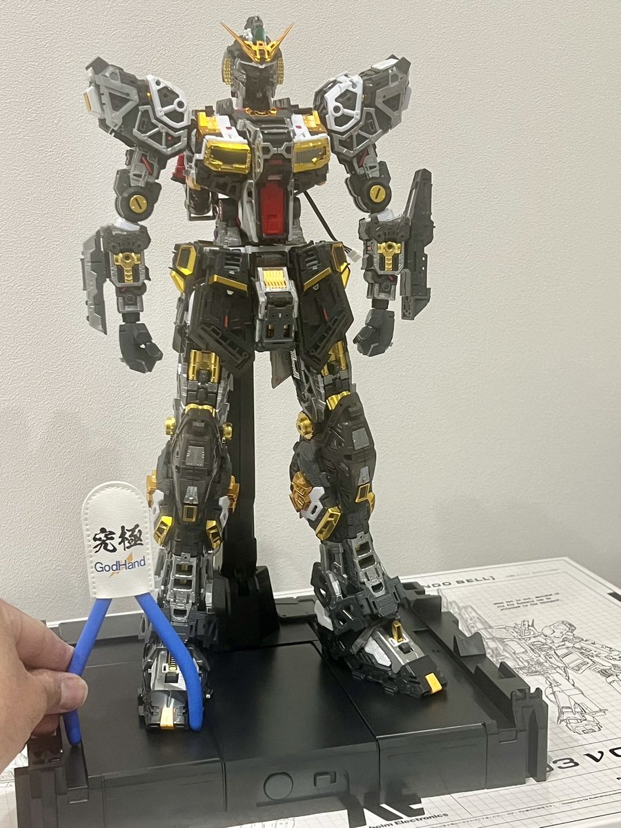 I0pUn's tweet photo. 購入から1週間
子供が寝静まってからコツコツ制作してました✂️
マジでデケェしスゲェ。
たまらん。
いよいよpguνガンダムラストスパート❗️ https://t.co/Fqc9RDowuy