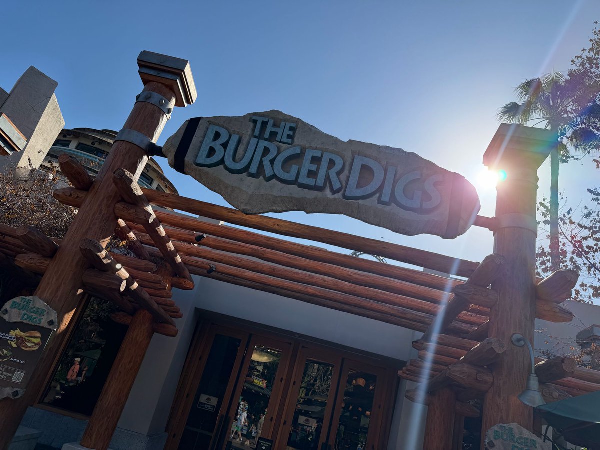 Universal Raptor Tart Burger Digs in Jurassic Park has rolled out a new menu; with new items ...