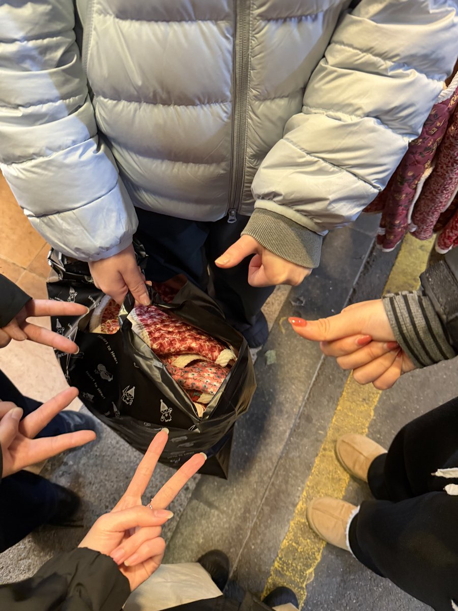 P981433's tweet photo. 개강 첫주부터 놀러다님 실환가
아몰르갯고종강이나하자 https://t.co/RA9wyfUpy7