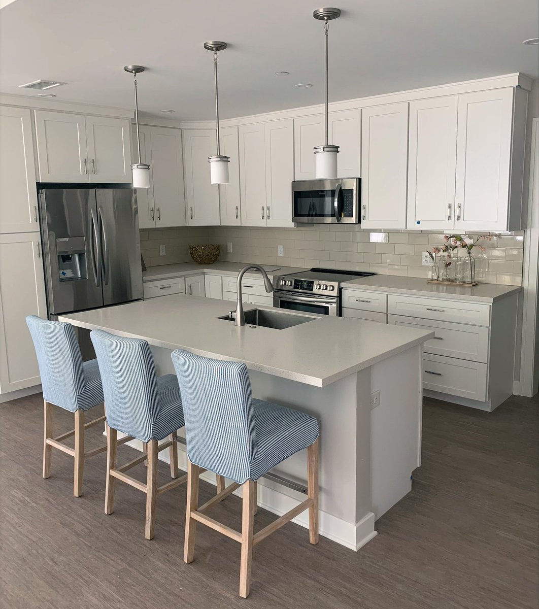 L. E. Smith tweet media