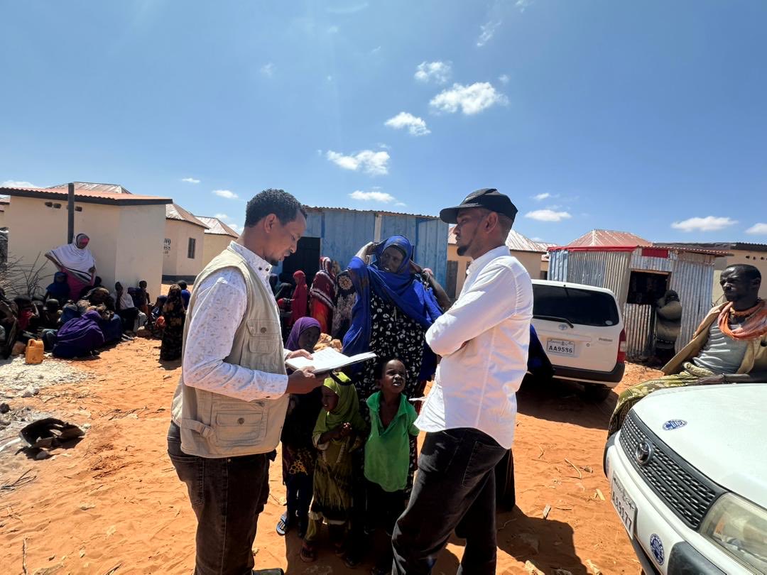 MoH_Galmudug's tweet photo. @MoH_Galmudug provided emergency medical services at Barwaaqo Camp near Dhusamareeb after reports of illnesses, including acute watery diarrhea. Medical teams treated patients and gave the community health awareness on hygiene, clean water use, and handwashing.
#diarrhea https://t.co/inUElqCpBJ