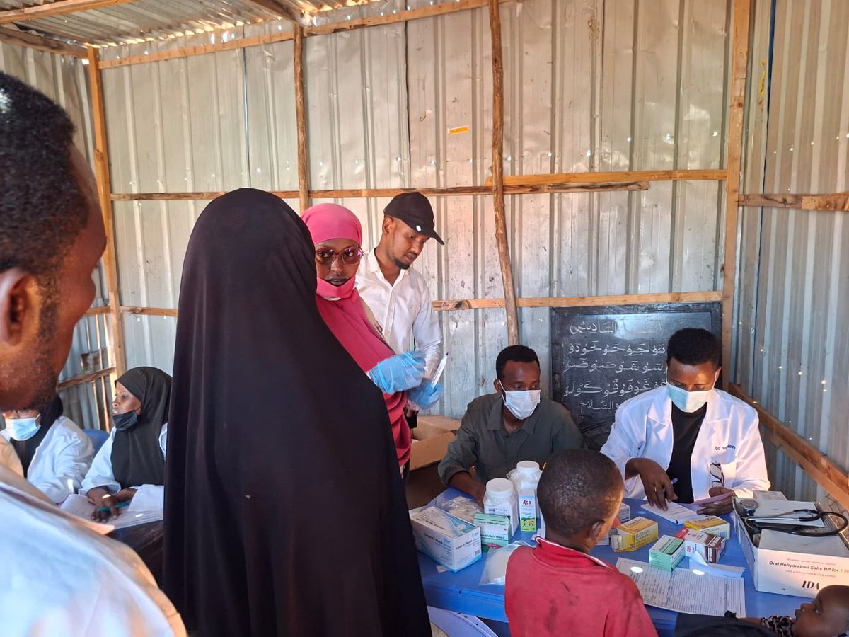 MoH_Galmudug's tweet photo. @MoH_Galmudug provided emergency medical services at Barwaaqo Camp near Dhusamareeb after reports of illnesses, including acute watery diarrhea. Medical teams treated patients and gave the community health awareness on hygiene, clean water use, and handwashing.
#diarrhea https://t.co/inUElqCpBJ