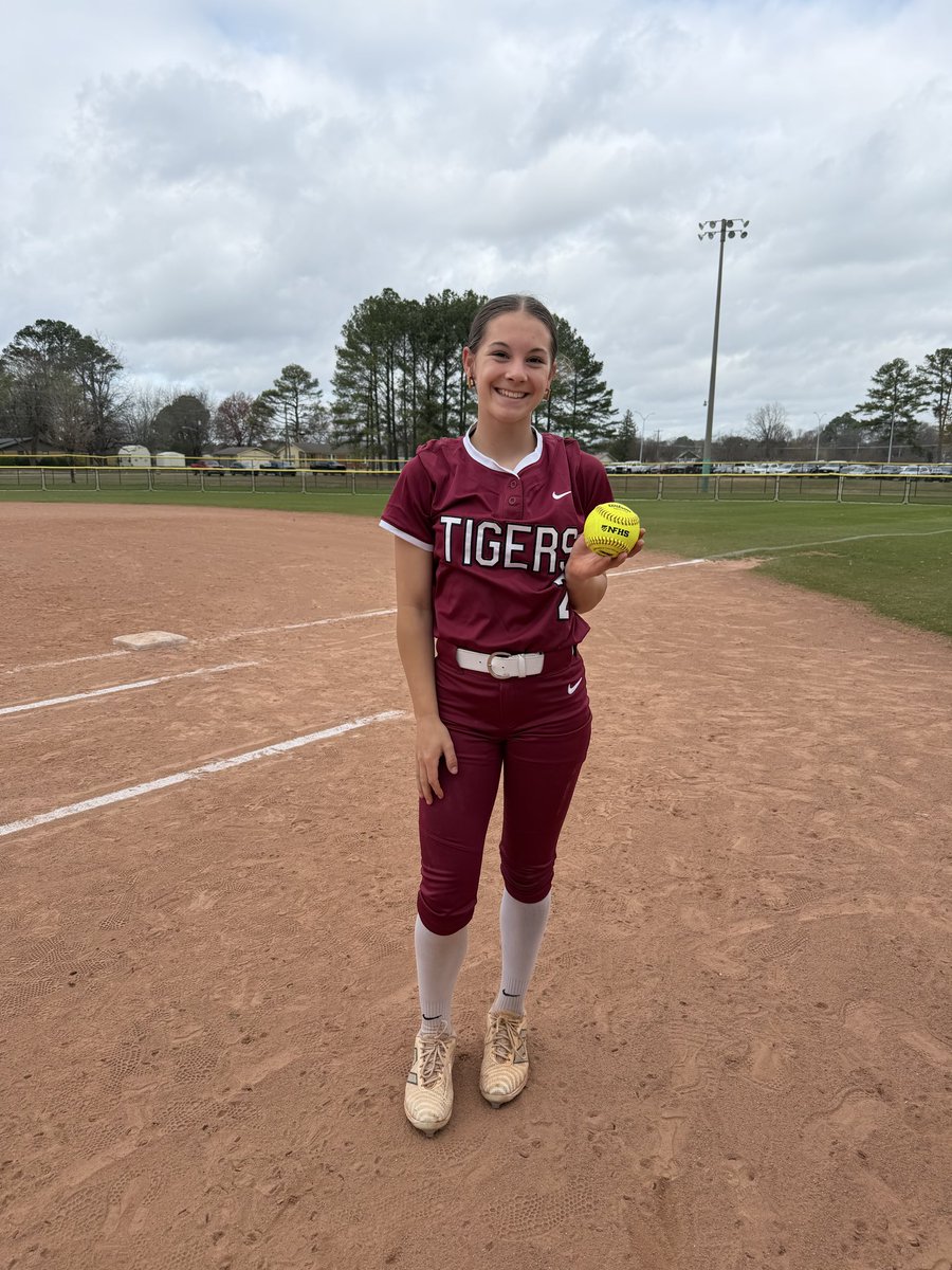 KyleParmley's tweet photo. Weekend BOMB SQUAD 💣💣

Lots of home runs hit Friday and Saturday! Here are a few that were sent to me:
@HavahStandridge 
@murphy2026 
@AvaMilton11 
@khloe_kennedyyy 
Lauren McKee
@kaleyriggs2026 
@paytenherron15 
@BraylynnPo48371 
Maddie Burt
@mallory_coody10 
@addy_whaley2027 
@ACCole2027 
@KaiForbes_2026 
@anna_bonds844 
@anleighwood2028 
@KhloeHunter08