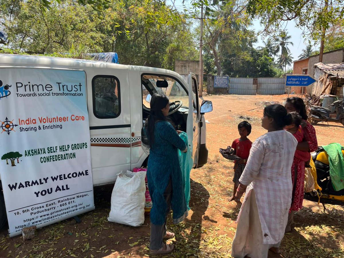 Prime_Trust's tweet photo. Warmth shared. Smiles multiplied. 💕
Our interns conducted a cloth distribution drive at Narikurava Colony on March 4, reaching families with care and kindness.
 #PrimeTrust #CommunitySupport
#JananiHome #JananiHomeForGirls
#AkshayaSelfHelpGroupsConfederation
#IndiaVolunteerCare https://t.co/TS5qcWdwNl