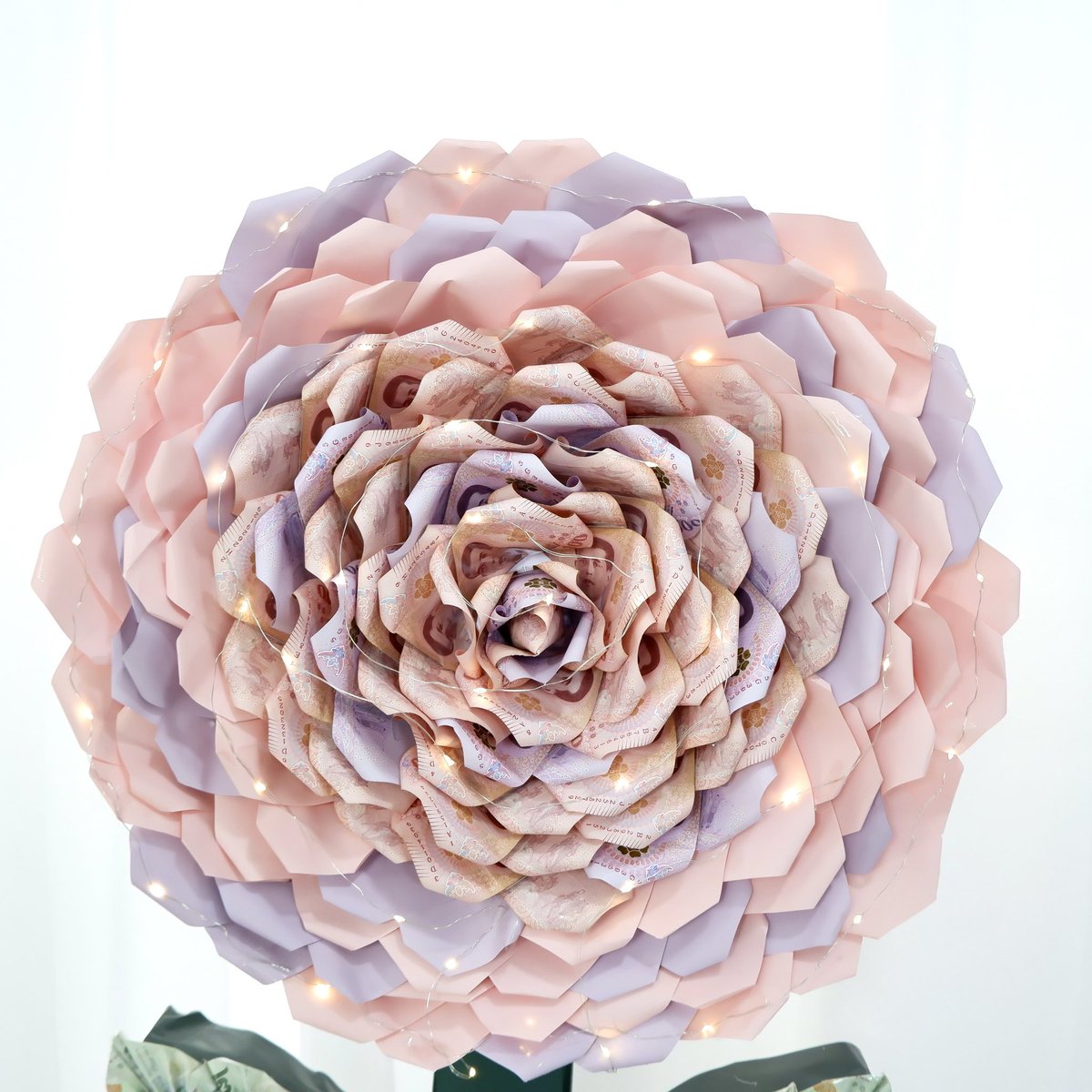 Papercointk's tweet photo. 💜🧡 @emiamily @beonnnie 
07.03.26
Money Rose shape X 2
Special thanks EmiBonnie TWFC💕
.
Line : @papercoin.tk (with @)

🌷o.1760,1761
. 
#moneyflower #moneybouquet #papercointk
#EmiBonnieLoveSession
#emibonnie https://t.co/dXdqC8cLqM