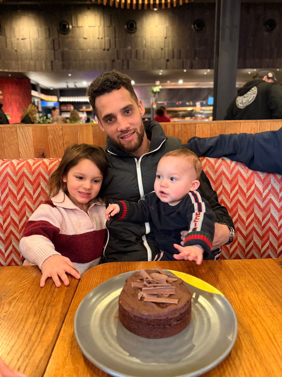 Ellis Myles tweet media